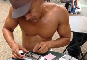 naked-cowboy-iPhone-repairman